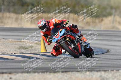 media/Dec-01-2025-Moto Forza (Mon) [[2daa91e15f]]/1-Advanced Group/Session 3 (Turn 3)/